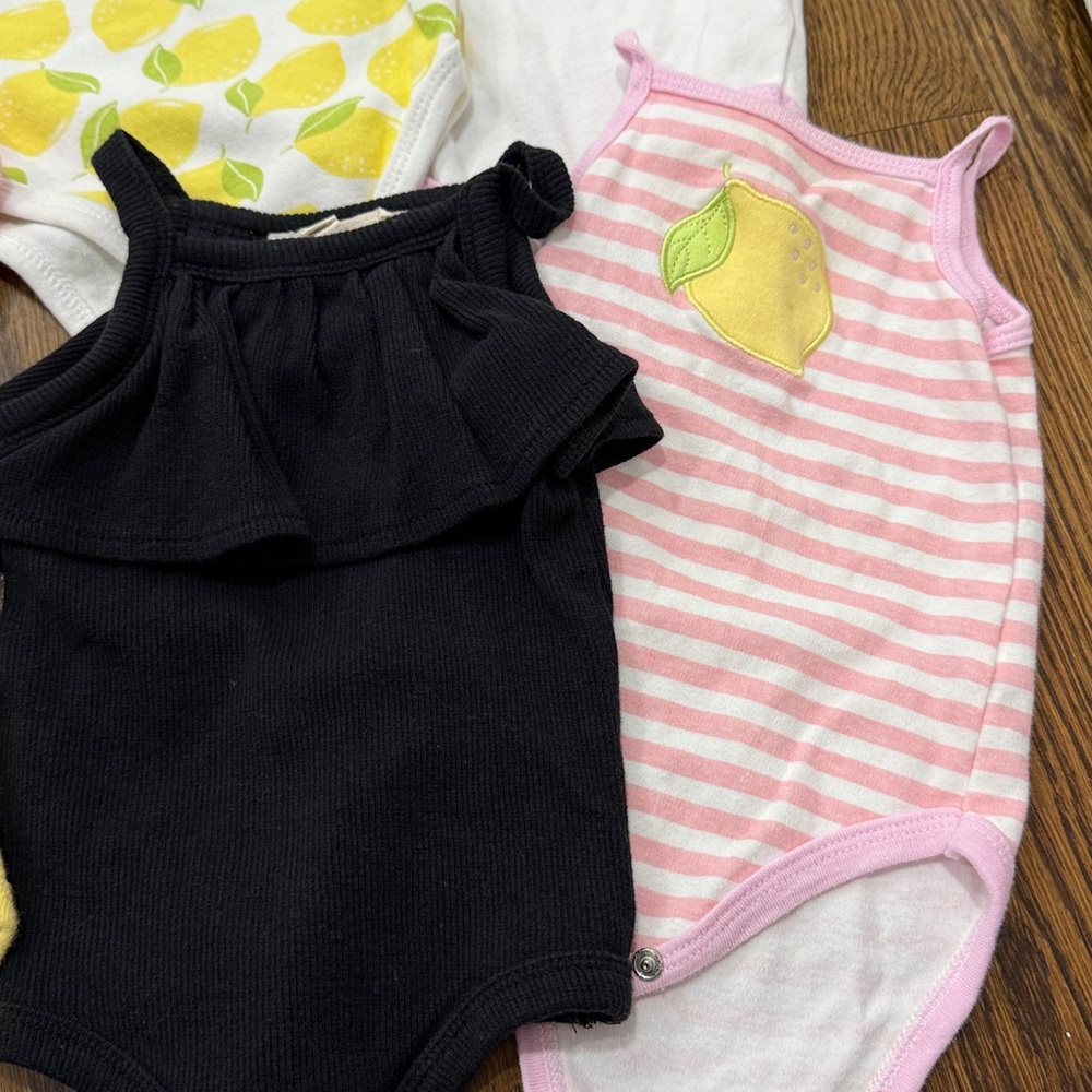 BUNDLE 8 BODYSUITS 0-3M WORN ONCE - Picture 2 of 5